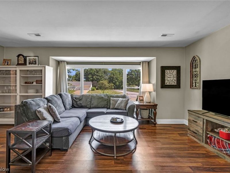 23111 Lincolnshire Drive, Bay Village, OH 44140 Photo 4