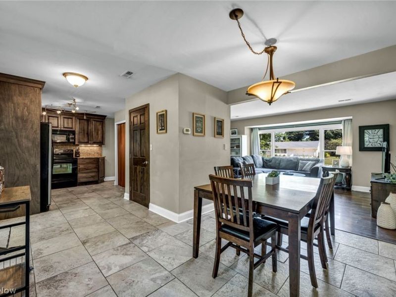 23111 Lincolnshire Drive, Bay Village, OH 44140 Photo 5