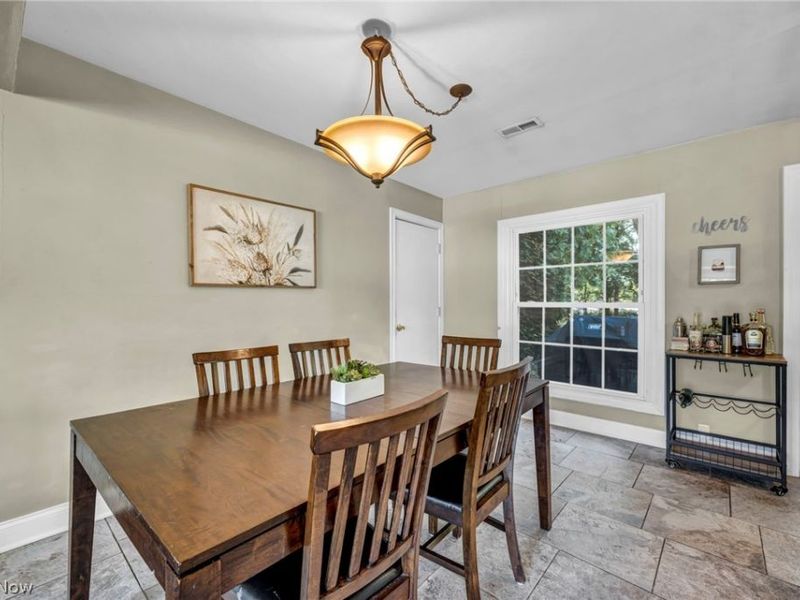 23111 Lincolnshire Drive, Bay Village, OH 44140 Photo 6