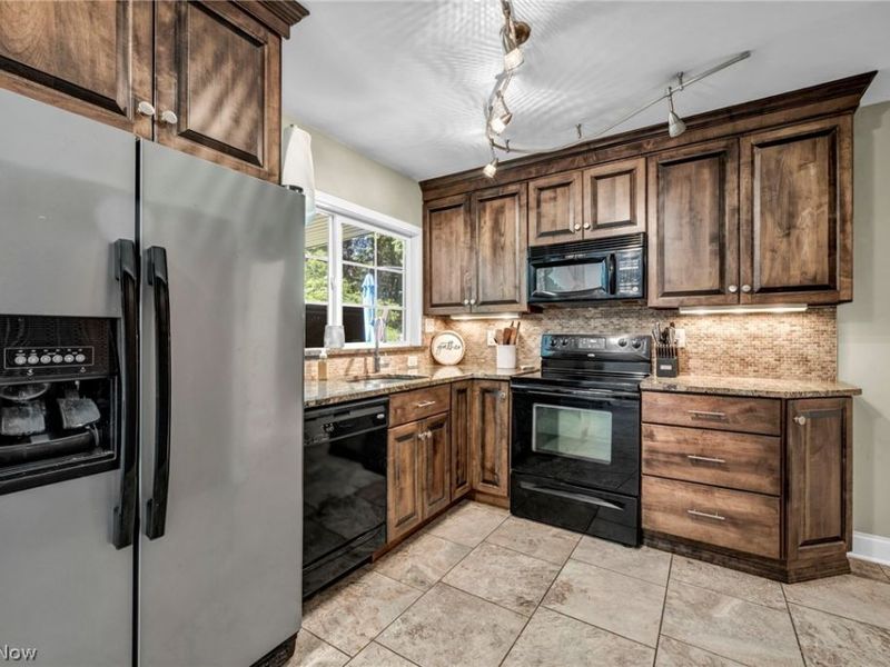 23111 Lincolnshire Drive, Bay Village, OH 44140 Photo 9
