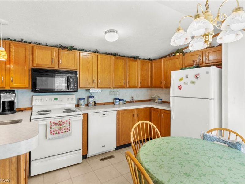 6886 Lindsley Avenue, Andover, OH 44003 Photo 6