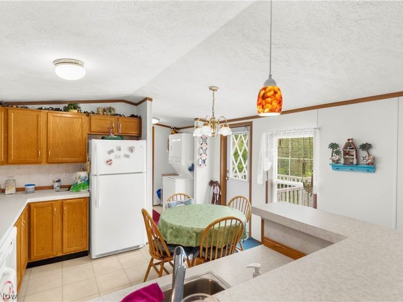 6886 Lindsley Avenue, Andover, OH 44003 Photo 8