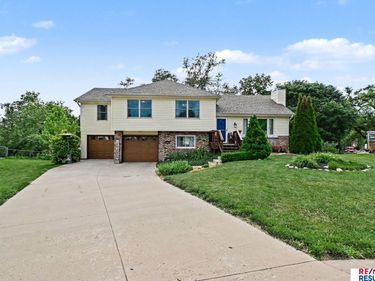 1005 Dogwood Circle, Bellevue, NE 68005