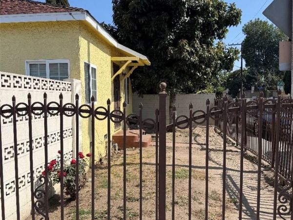 11415 California, Lynwood, CA 90262