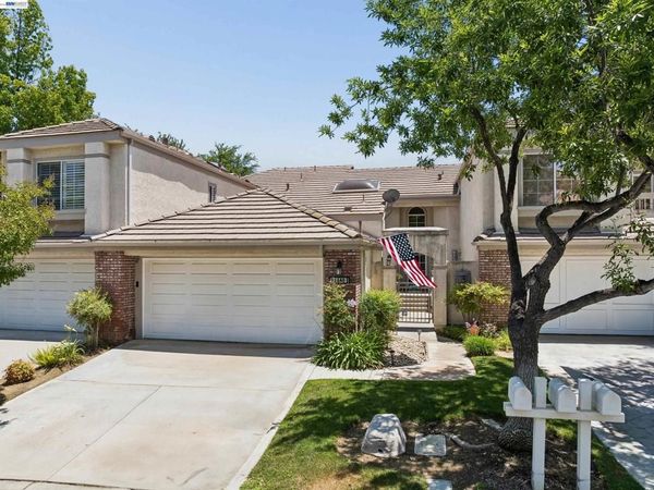 24448 Hampton Dr, Unit B, Santa Clarita, CA 91355