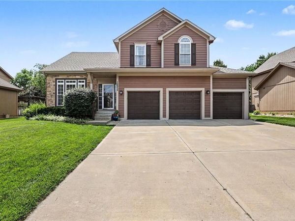 10952 S Emerald Street, Olathe, KS 66061