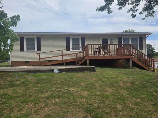 630 9th Avenue Drive SE, Hickory, NC 28602