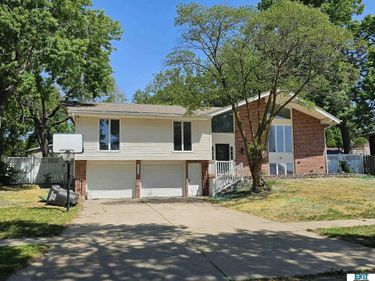 1540 Janssen Drive, Lincoln, NE 68506
