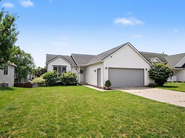 3014 Stonewood Street NW, Grand Rapids, MI 49504