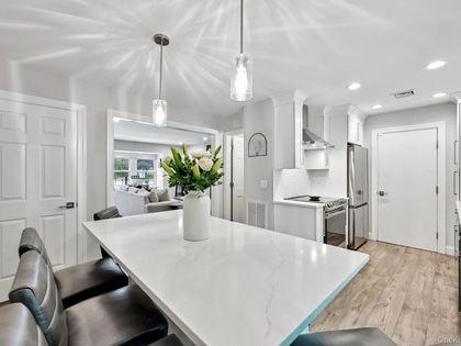 16 Chase Commons Yaphank, NY 11980