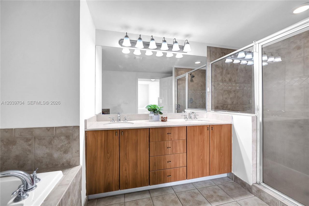 888 S Douglas Rd, Unit 910, Coral Gables, FL 33134 Photo