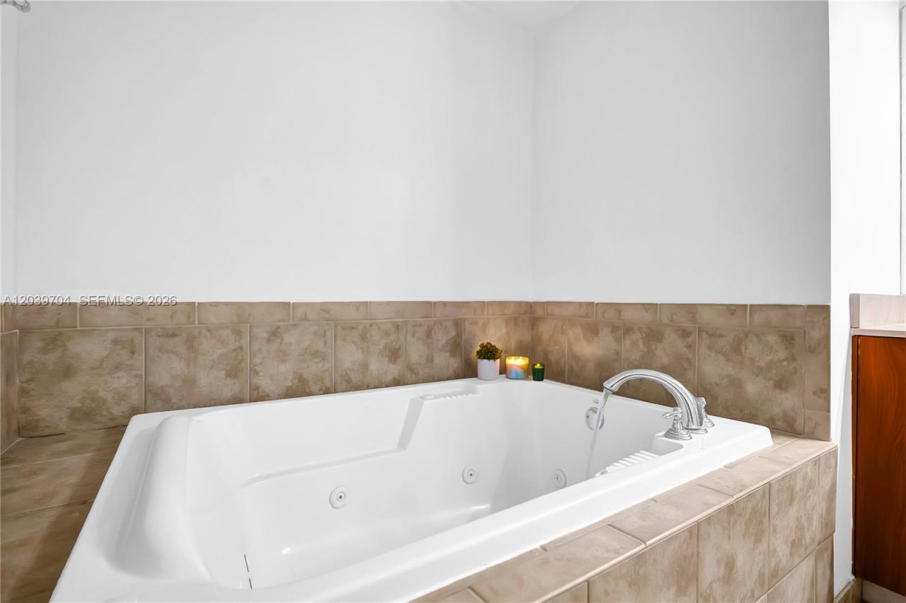 888 S Douglas Rd, Unit 910, Coral Gables, FL 33134 Photo