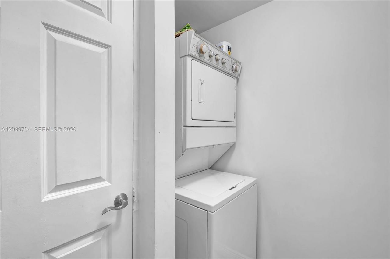 888 S Douglas Rd, Unit 910, Coral Gables, FL 33134 Photo