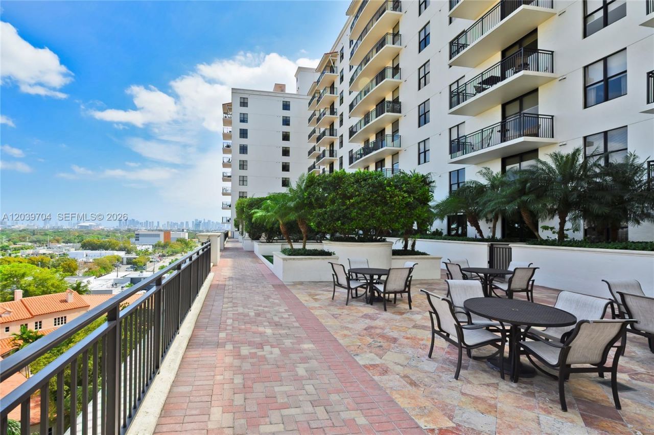 888 S Douglas Rd, Unit 910, Coral Gables, FL 33134 Photo