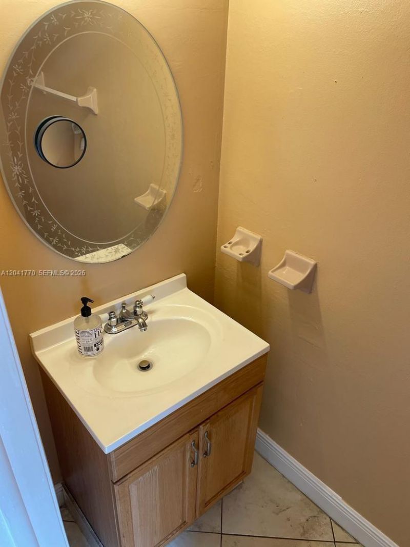 10851 SW 6th St , Unit 5, Sweetwater, FL 33174 Photo