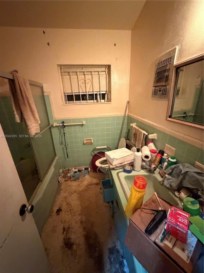 16225 NE 2nd Ave, Miami, FL 33162 Photo