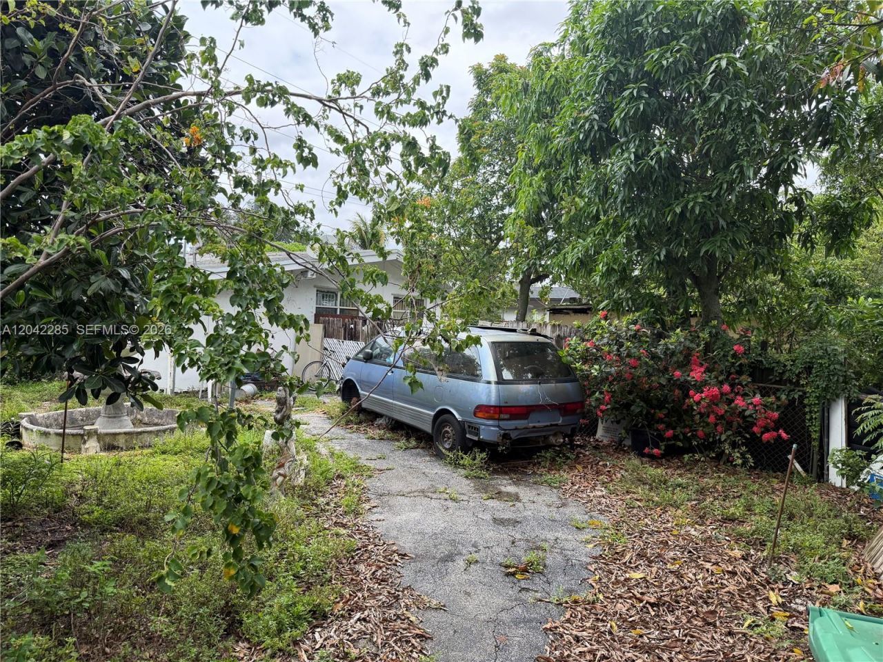 16225 NE 2nd Ave, Miami, FL 33162 Photo