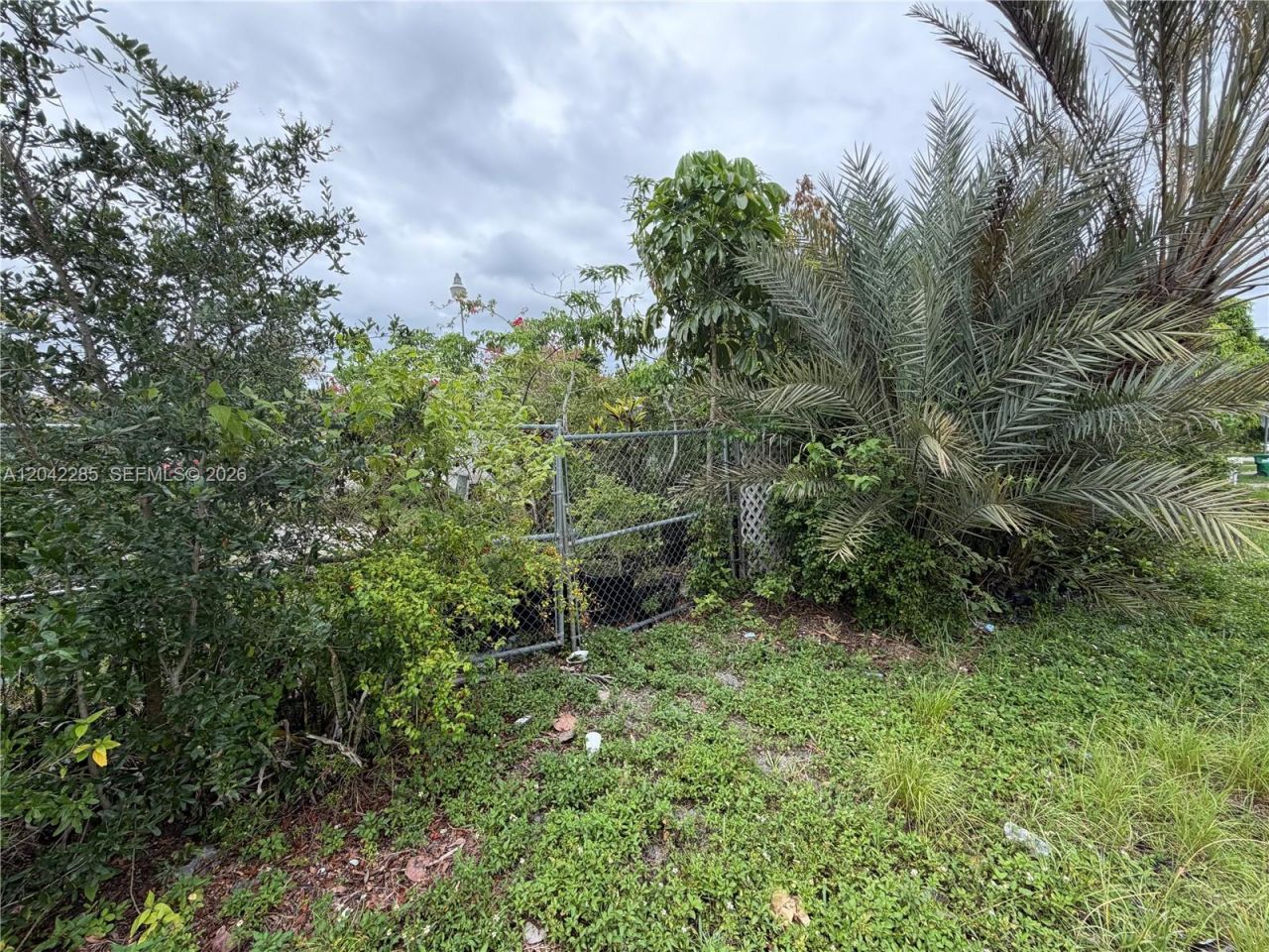 16225 NE 2nd Ave, Miami, FL 33162 Photo
