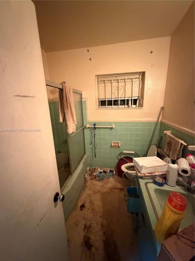 16225 NE 2nd Ave, Miami, FL 33162 Photo