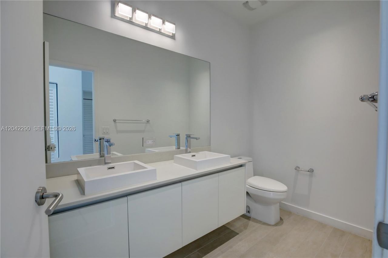 1600 SW 1st Ave , Unit TH-09, Miami, FL 33129 Photo