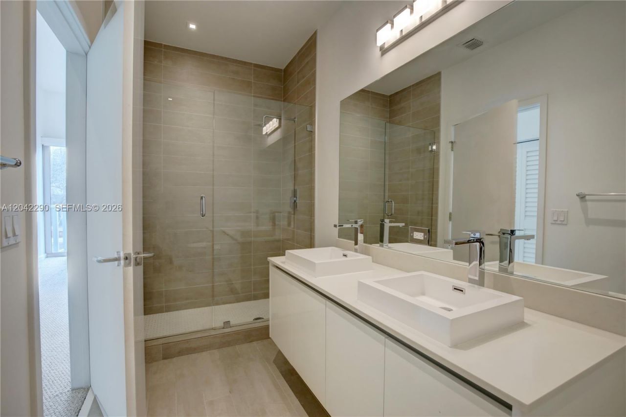 1600 SW 1st Ave , Unit TH-09, Miami, FL 33129 Photo