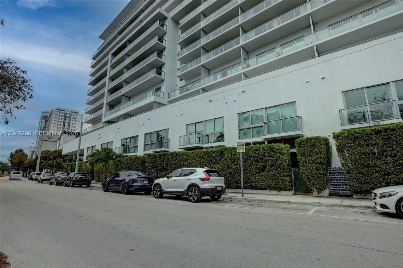 1600 SW 1st Ave , Unit TH-09, Miami, FL 33129 Photo