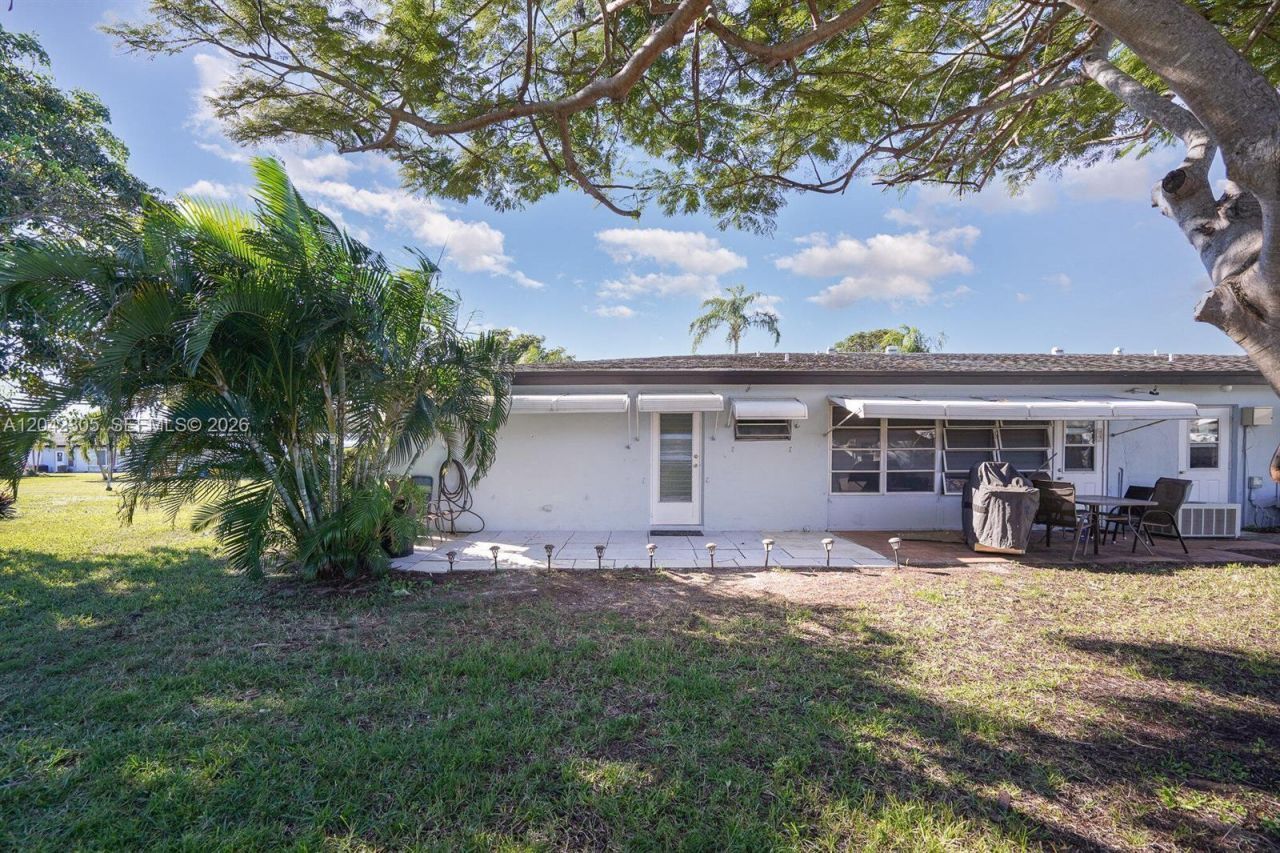560 High Point Dr, Unit D, Delray Beach, FL 33445 Photo