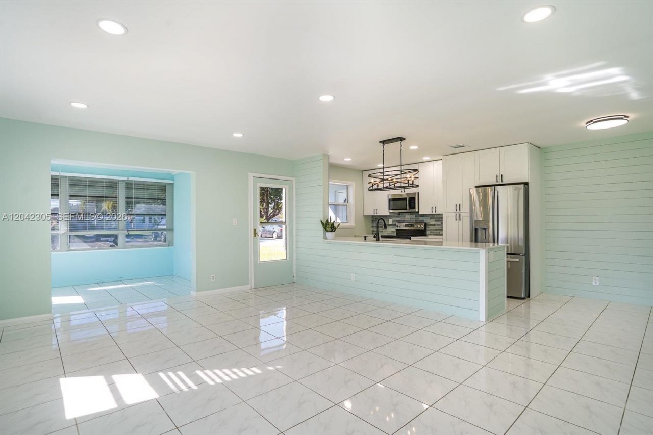 560 High Point Dr, Unit D, Delray Beach, FL 33445 Photo
