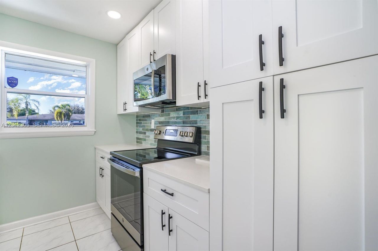 560 High Point Dr, Unit D, Delray Beach, FL 33445 Photo