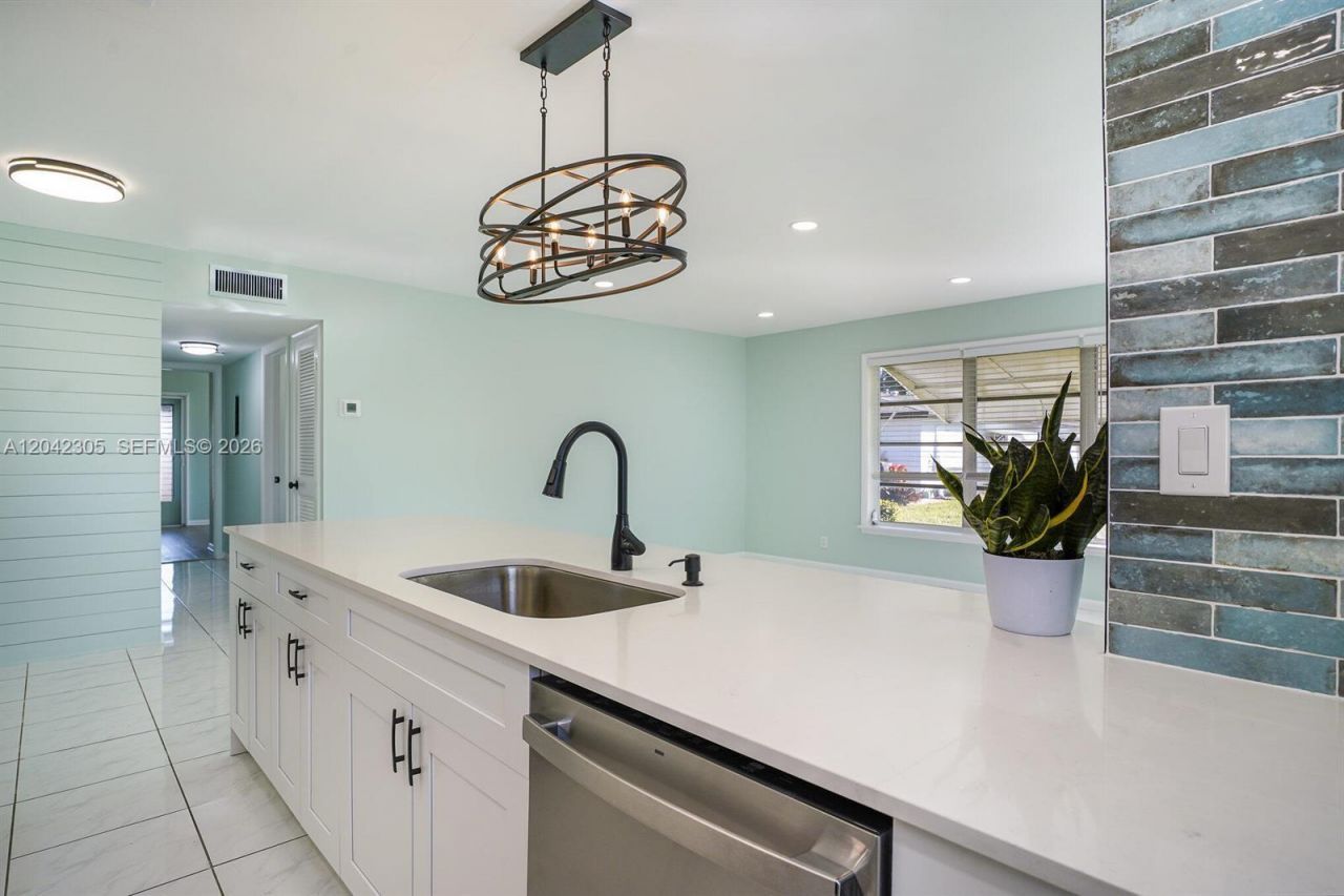 560 High Point Dr, Unit D, Delray Beach, FL 33445 Photo
