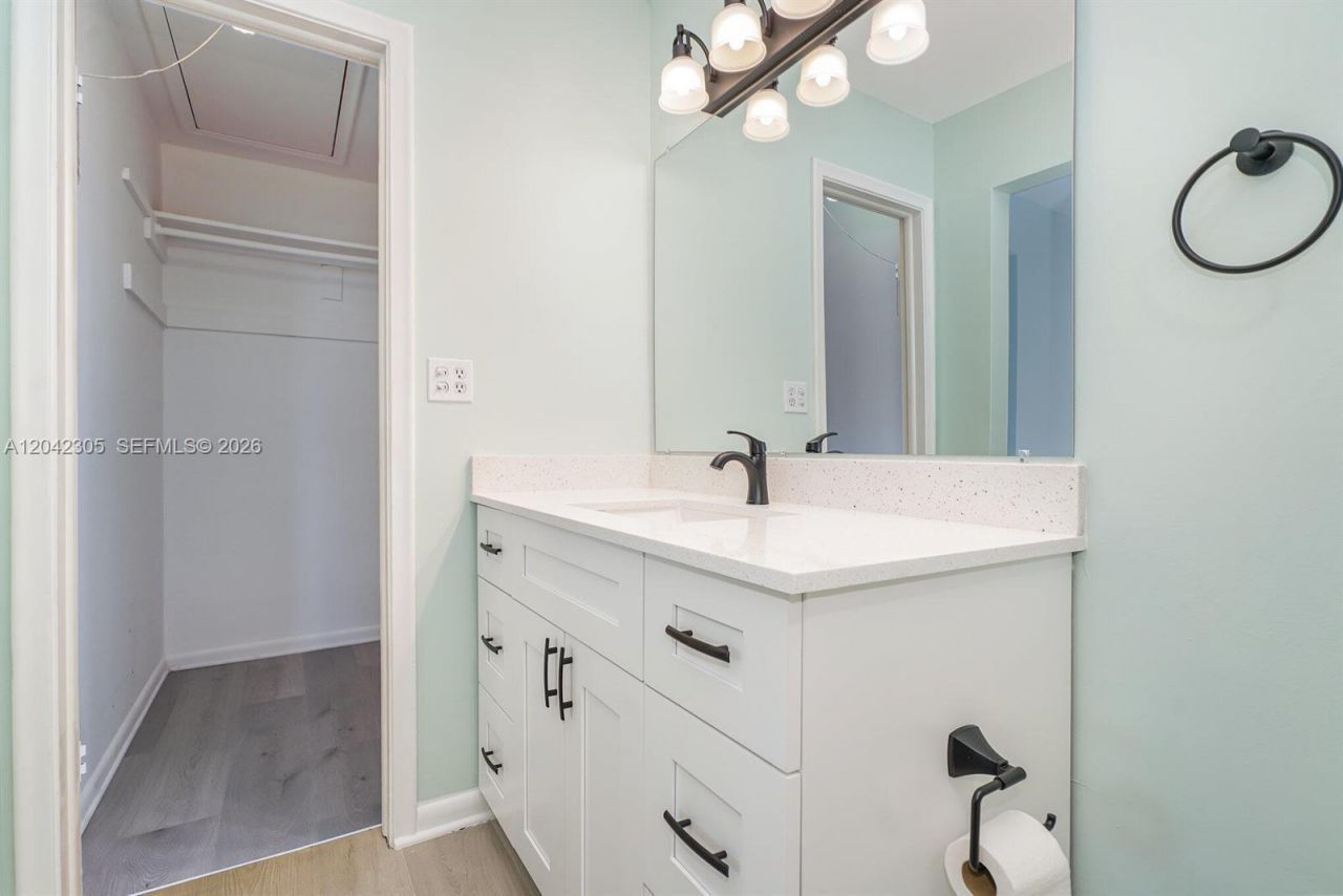 560 High Point Dr, Unit D, Delray Beach, FL 33445 Photo