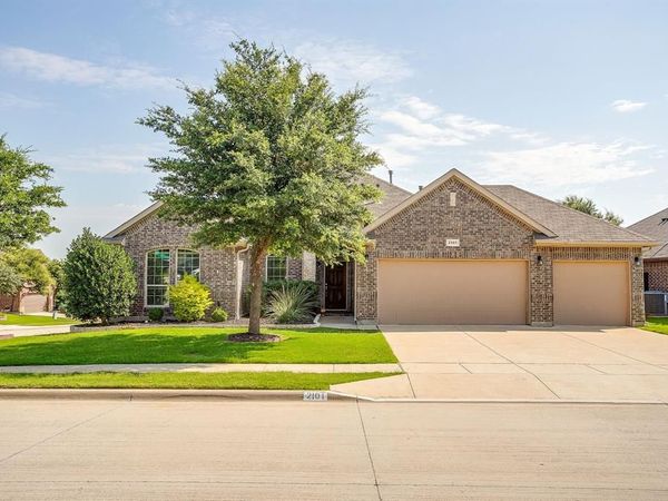 2101 Rosalinda Pass , Fort Worth, TX 76131