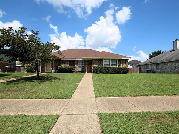 2910 Tanglewood Drive, Lancaster, TX 75134