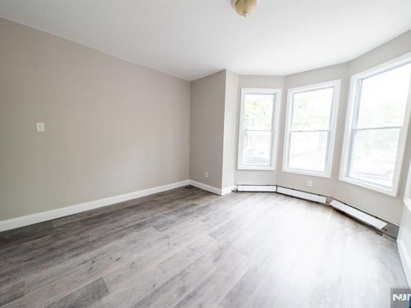 131 S 8th Street 1, NEWARK, NJ 07107
