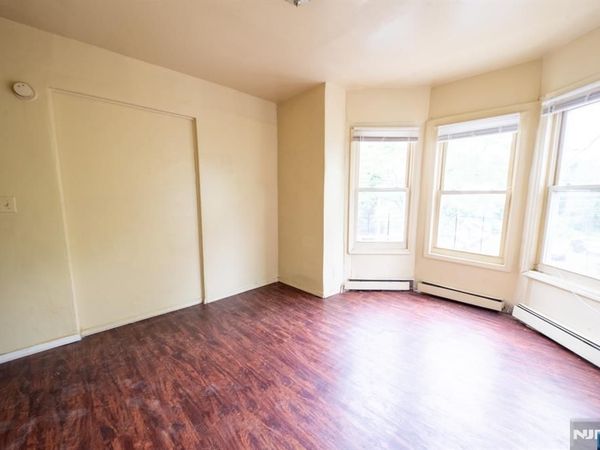 131 S 8th Street 2, NEWARK, NJ 07107