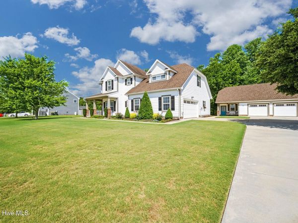 102 Rosedale Court, Moyock, NC 27958