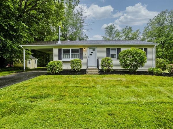 36 Brookwood Dr, Northampton, MA 01062