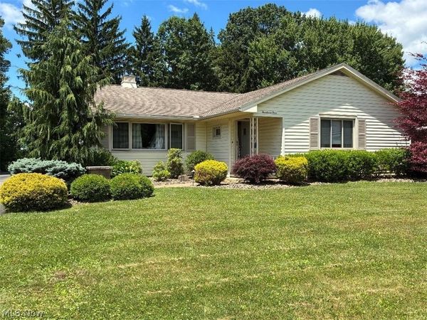 573 Grandview Avenue , East Palestine, OH 44413