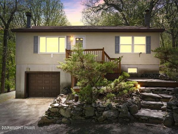 140 Whippoorwill Drive , Bushkill, PA 18324