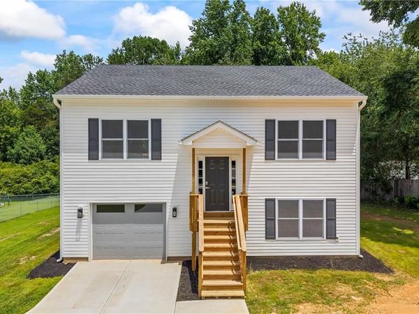 3850 Deaton Road , Flowery Branch, GA 30552