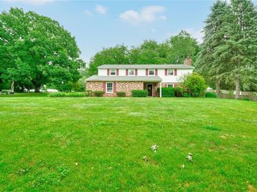 16 Red Barn Cir Circle, Pittsford, NY 14534