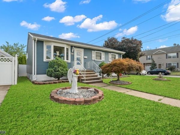 21 Spruce St, Carteret, NJ 07008