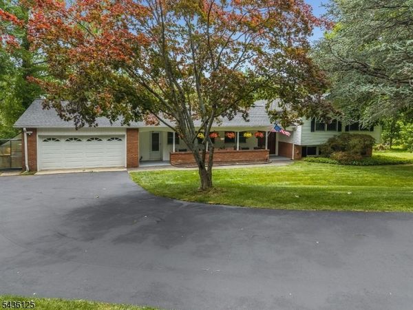 7 Sky View Garden Rd, Clinton, NJ 08833