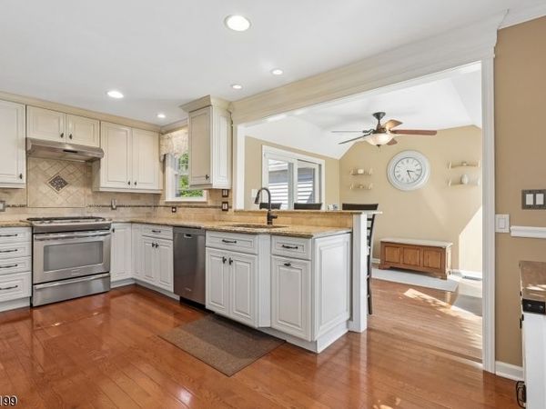 2556 Mountain Ave, Scotch Plains, NJ 07076