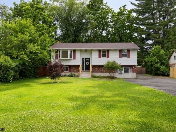 17 Decatur St, Knowlton, NJ 07832