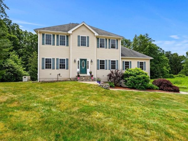 26 Shakespeare St, Tyngsborough, MA 01879
