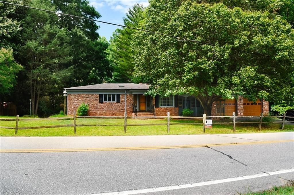 2575 Country Club Road, Wilkesboro, NC 28697 Main Photo