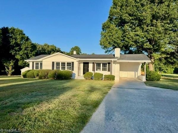 3939 Lewiston Road , Summerfield, NC 27358