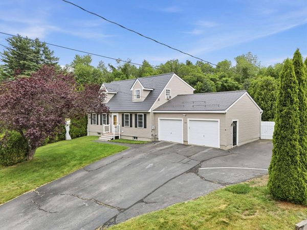 14 Brittany Circle, Pembroke, NH 03275