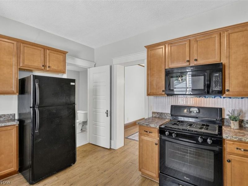 405 Silver Street, Akron, OH 44303 Photo 16